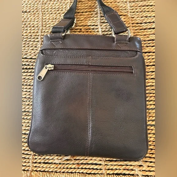 Supple leather crossbody bag. - Picture 7 of 7